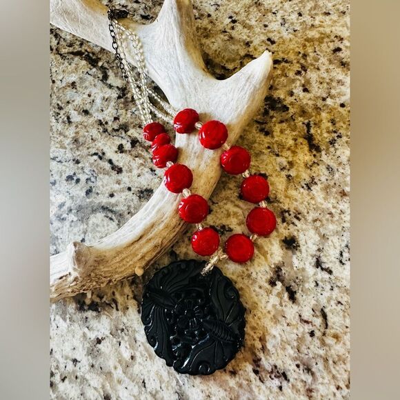 Necklace Red and Black beads VINTAGE Asian Inspired by August Max - Picture 2 of 9